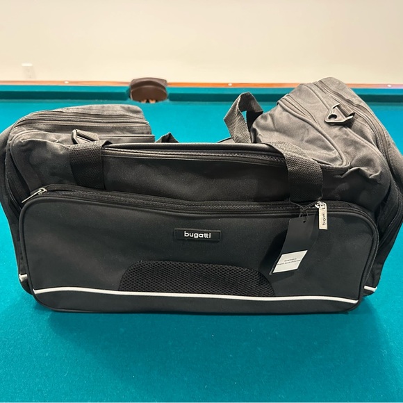 Bugatti Sports Bag BSB16 - Sleek and Versatile Travel Companion - Picture 5 of 5